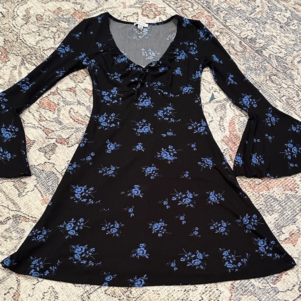 🔔TOPSHOP Floral Bell Sleeve Dress - Black and Blue